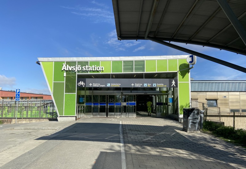 Älvsjö station.
