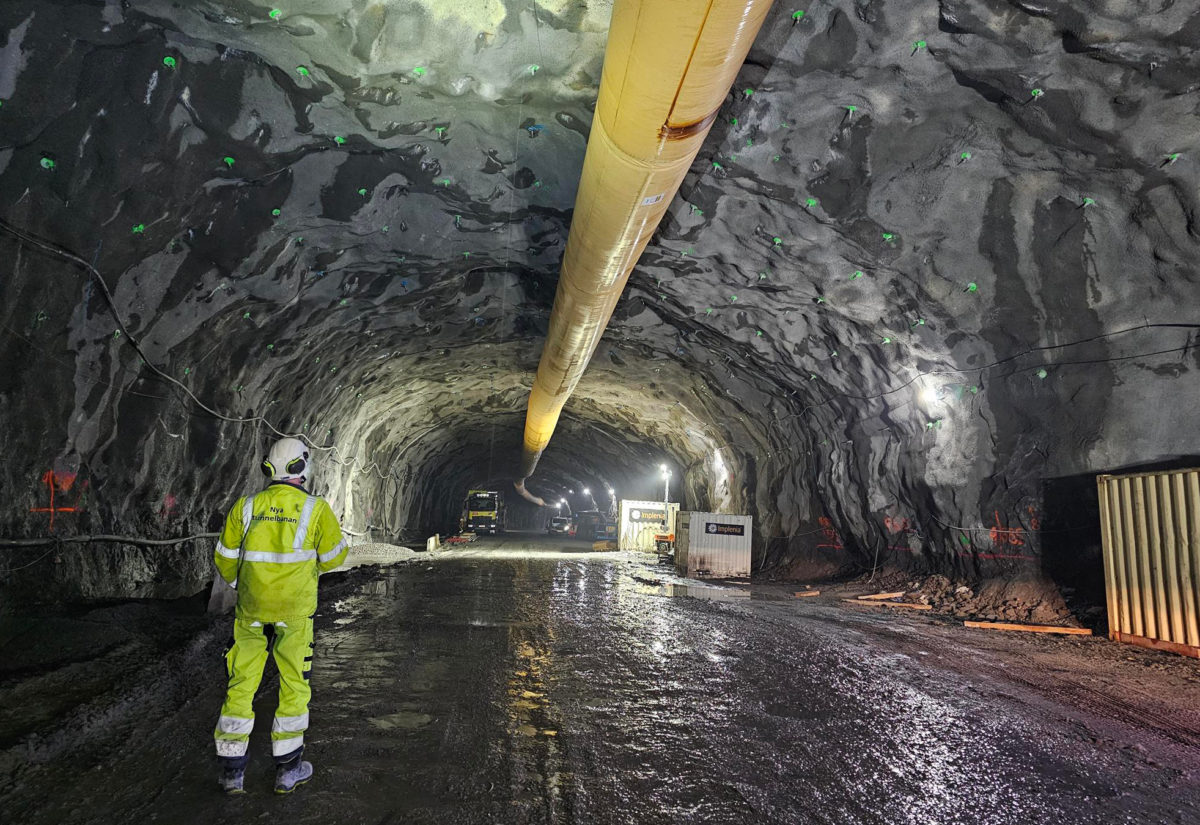 Bild som visar den utsprängda uppställningshallen i Hökarängen