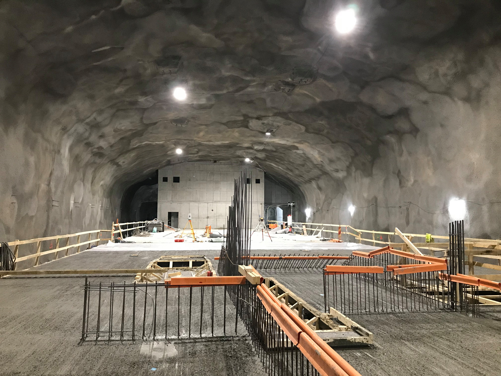 Betongarbeten i plattformsrummet på station Sofia 