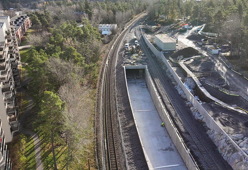 Drönarbild som visar spåret söderut mot Farsta